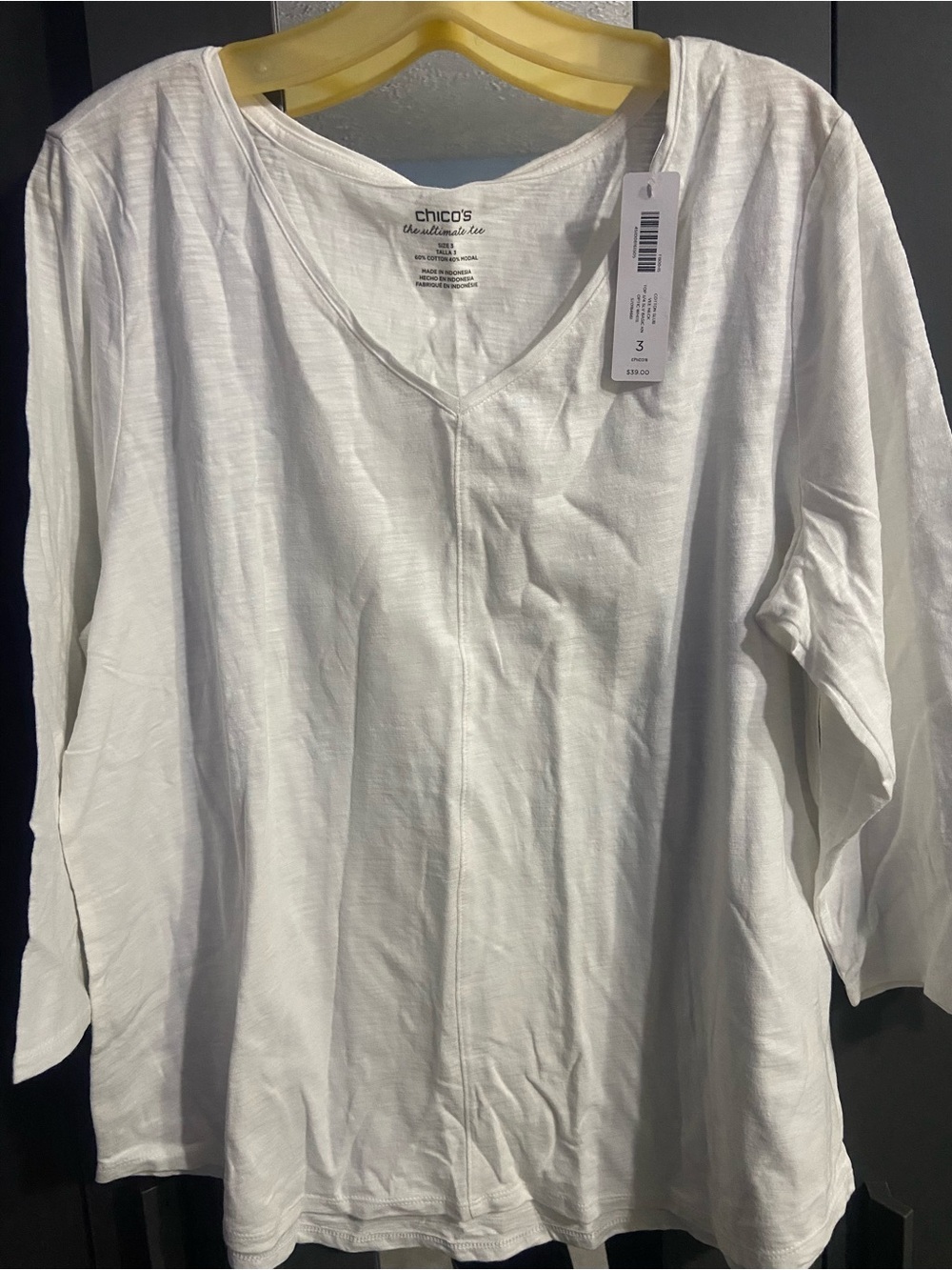 Chico's White Long Sleeve V-Neck Tee